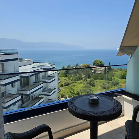 Julia's 4 Vlorë